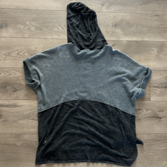 Three Bird Nest size L hooded T - Picture 3 of 3